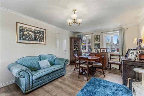 undefined, Strensham Gate, Worcester WR8