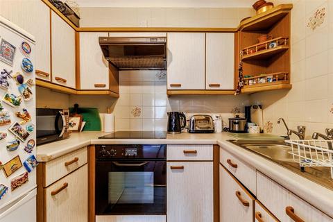 2 bedroom flat for sale, Alcester Road, Stratford-Upon-Avon CV37