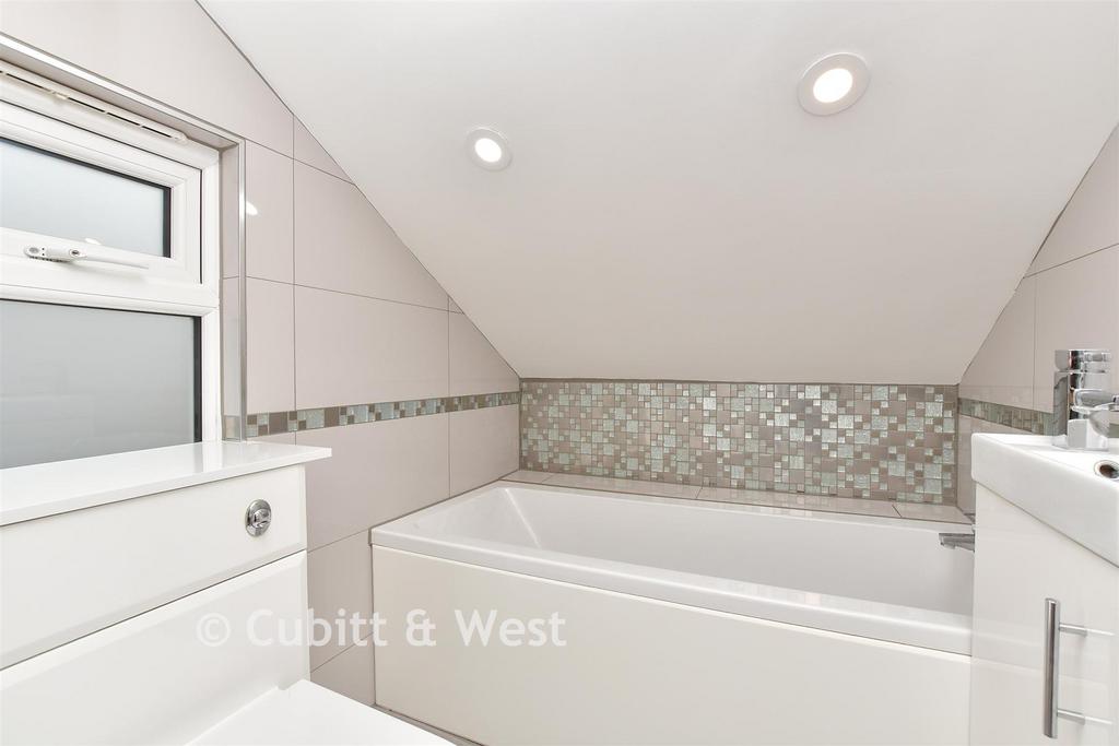En-Suite Bathroom