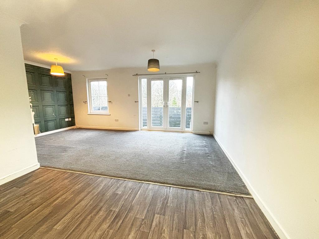 Lounge/Dining Area