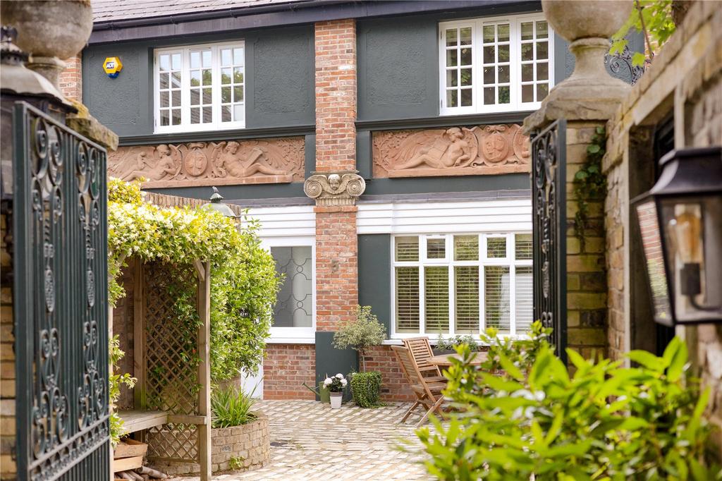 Thronhill Mews