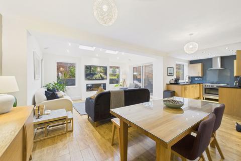 4 bedroom semi-detached house for sale, Dartmouth Avenue, Low Fell, Gateshead, NE9