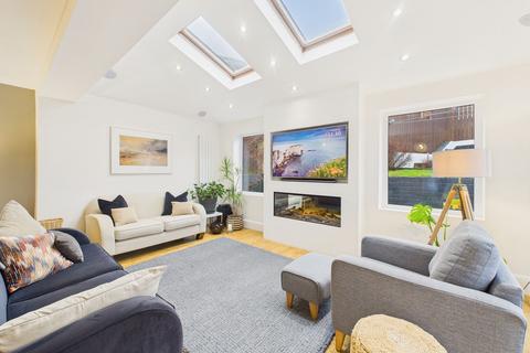 4 bedroom semi-detached house for sale, Dartmouth Avenue, Low Fell, Gateshead, NE9