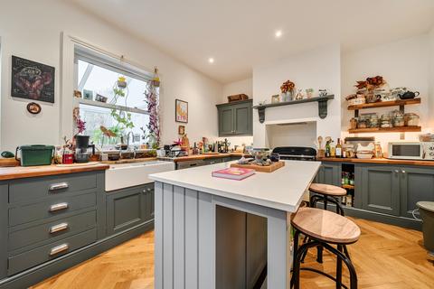 3 bedroom terraced house for sale, Grangehill Road, London