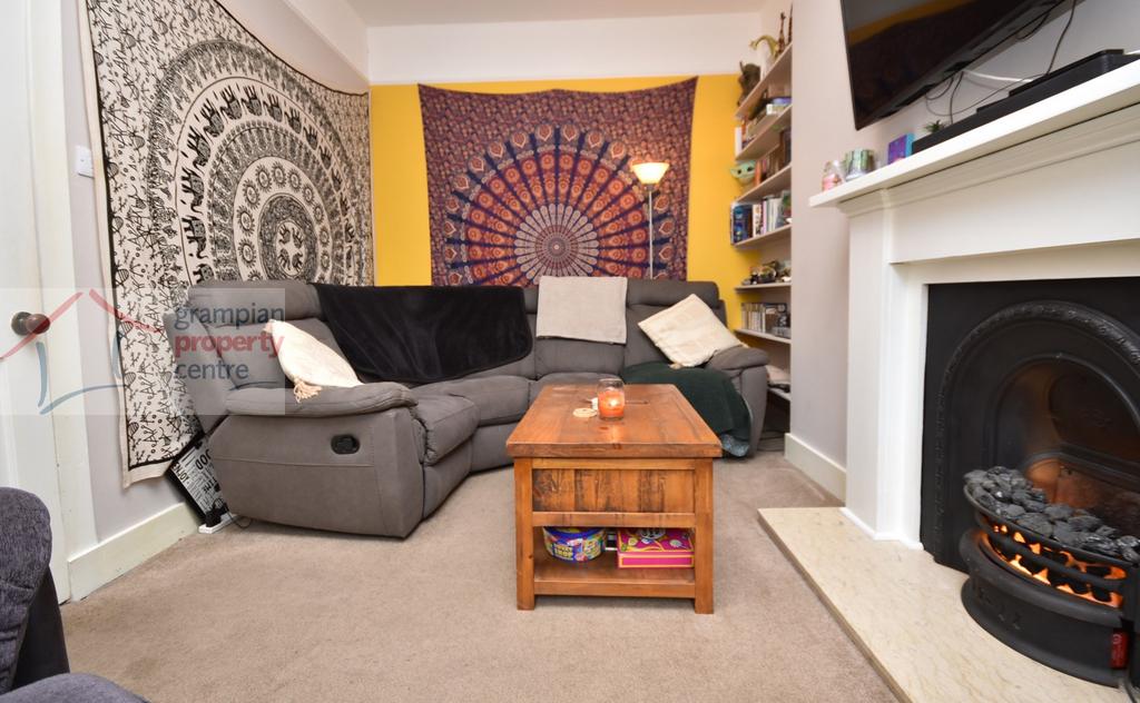Lounge 3.JPG