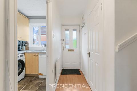 2 bedroom terraced house for sale, Bluebell Close, Romford RM7