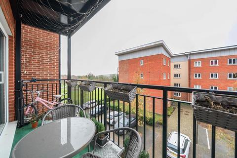 3 bedroom flat for sale, High Wycombe,  Buckinghamshire,  HP13