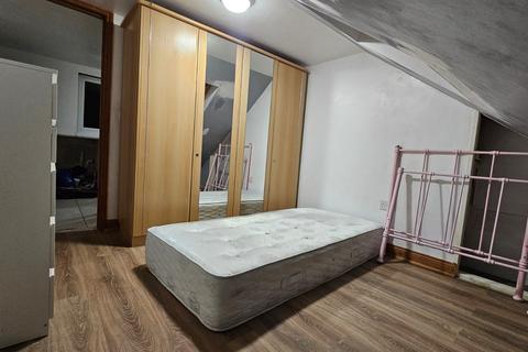 2 bedroom flat to rent, Christchurch Road, Ilford IG1