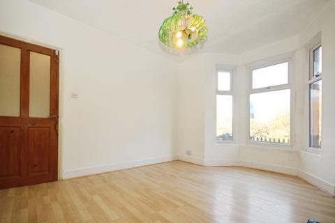 3 bedroom terraced house to rent, Carshalton Road, Mitcham, CR4