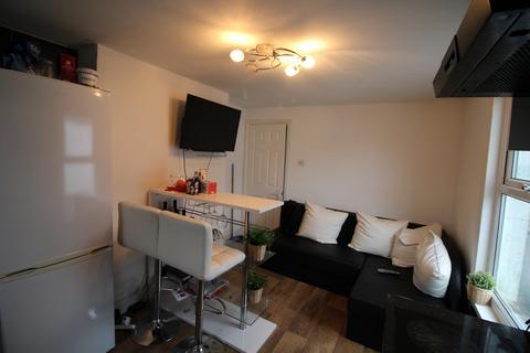 2 bedroom flat to rent, St. Georges Road, Newham, London