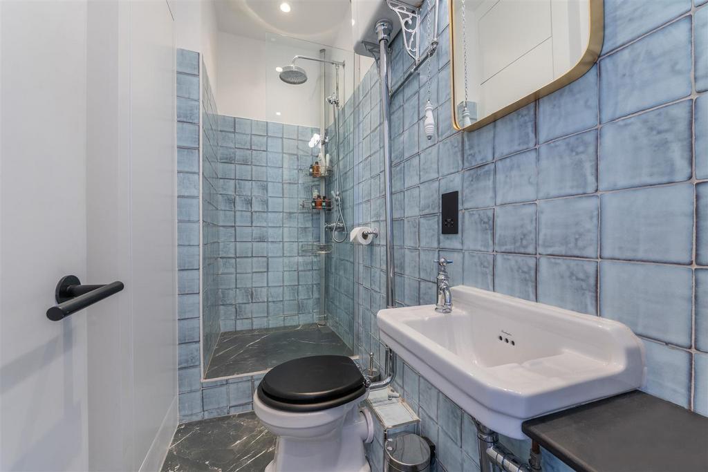 BATHROOM5.jpg