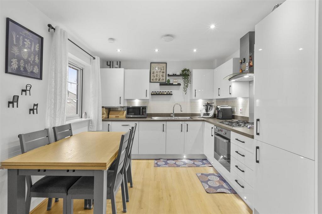 18 Kilty Place, HP11 1 DG-10.jpg