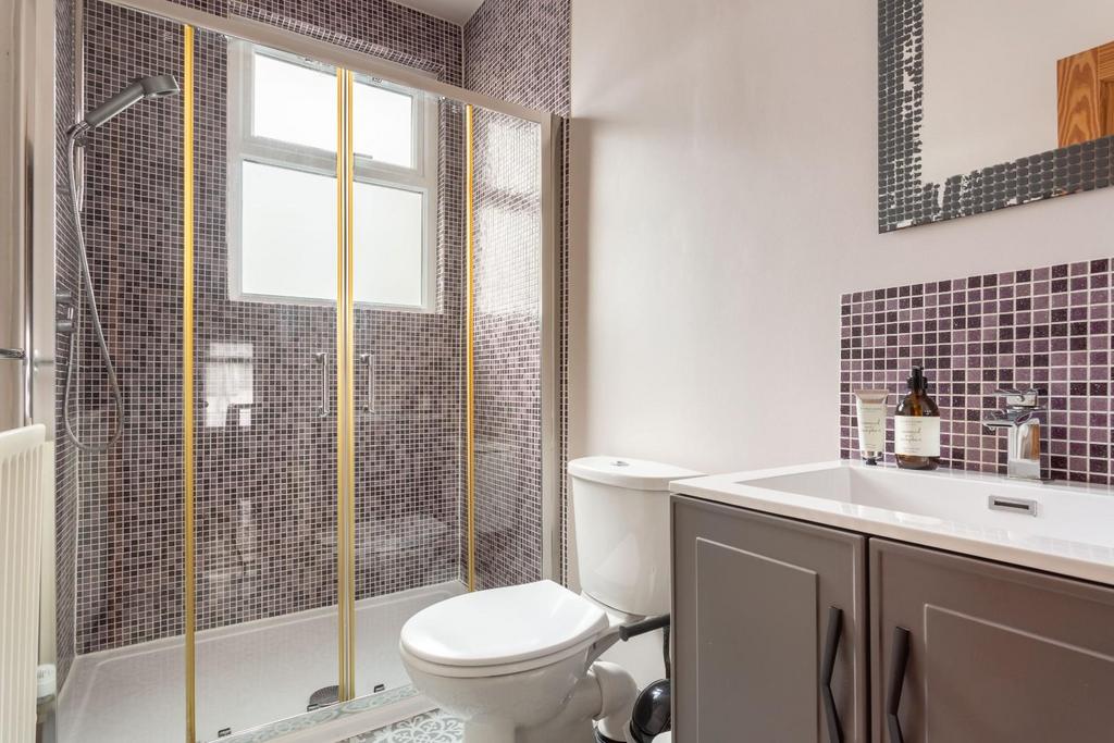 Bathroom (2).jpg