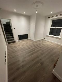 2 bedroom terraced house to rent, Eggleston Street, Rodley