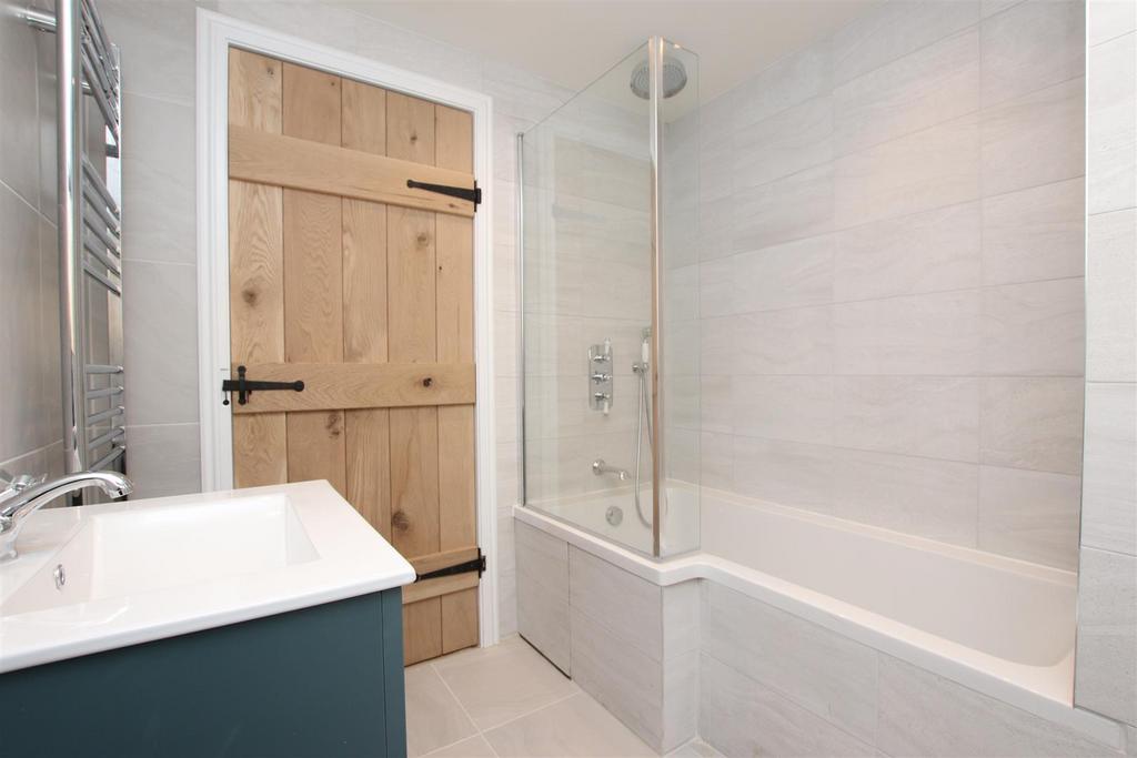Bathroom.JPG