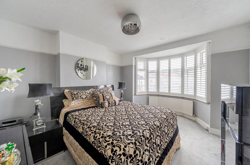 Bedroom 1.jpg