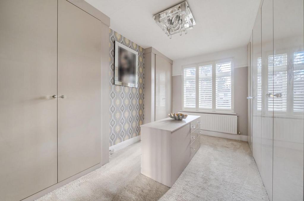 Bedroom 2 / dressing room.jpg