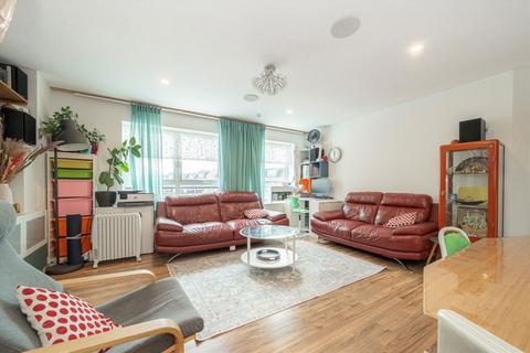 undefined, Lanadron Close, Isleworth TW7