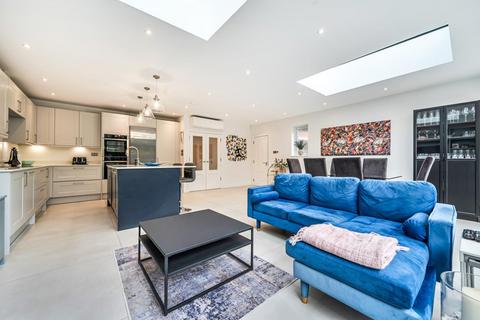 4 bedroom semi-detached house for sale, Cissbury Ring North, Woodside Park