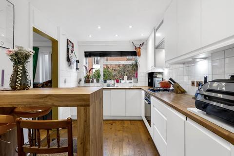 3 bedroom flat for sale, Hayling Close, London, N16