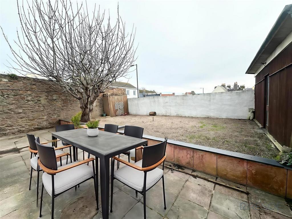 PHOTO-2026-02-02-12-50-45-15 - Outdoor - Modern -