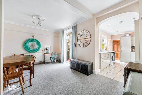 5 bedroom end of terrace house for sale, Bramley Road, London