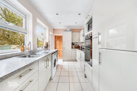 5 bedroom end of terrace house for sale, Bramley Road, London
