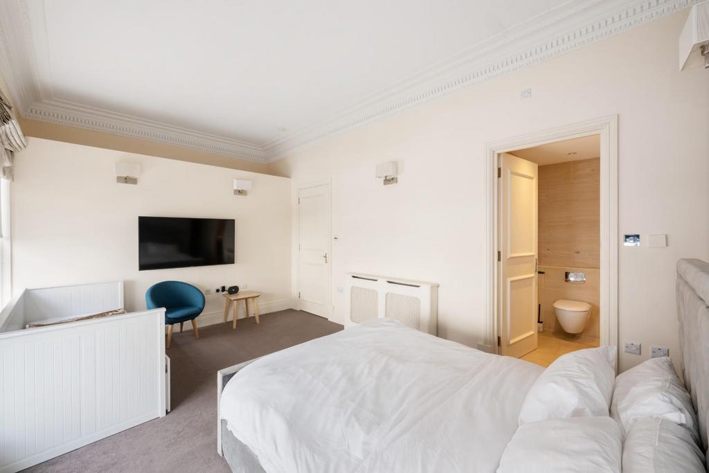 107 Lancaster Gate Hi-9.jpg