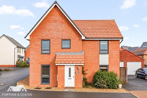 4 bedroom detached house for sale, Medlar Close, Harlow
