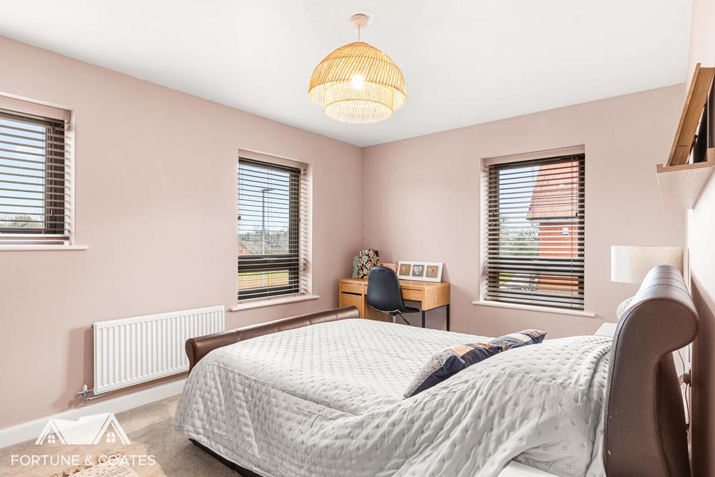 Medlar Close 8.jpg
