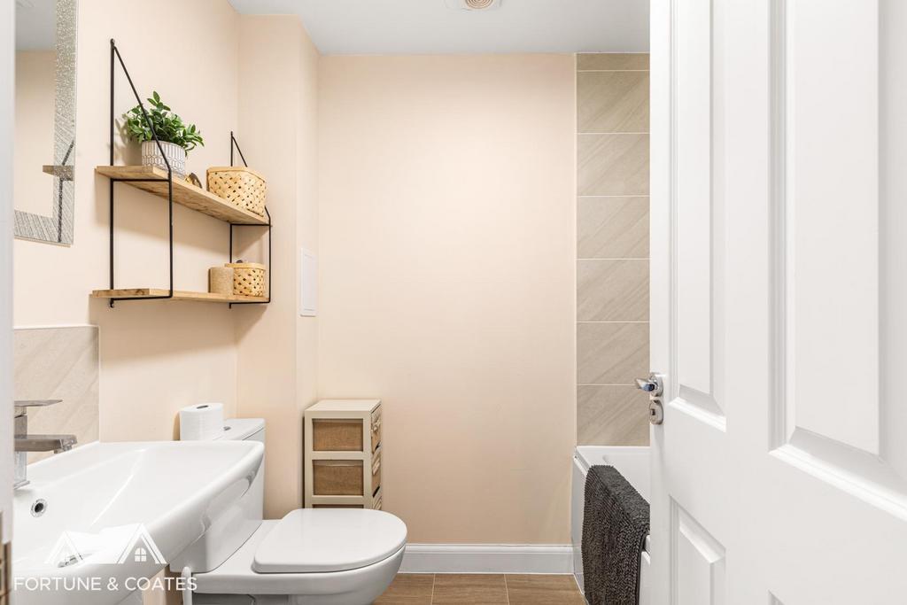 Medlar Close 6.jpg