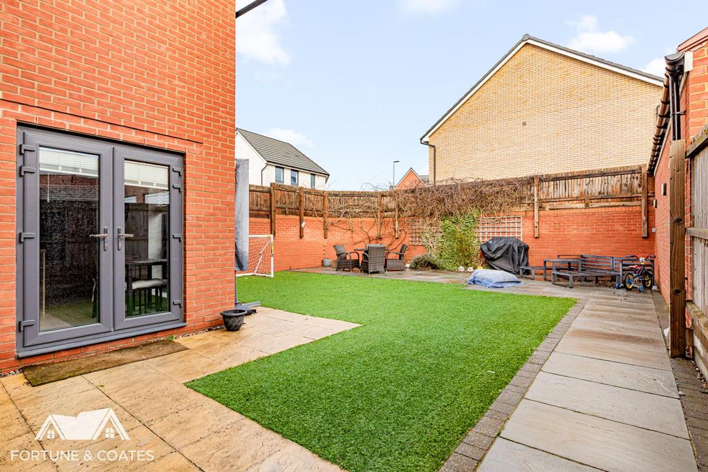 Medlar Close 28.jpg