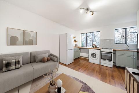 1 bedroom flat for sale, Chelsea Close, Hampton TW12