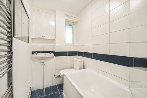 1 bedroom flat for sale, Chelsea Close, Hampton TW12