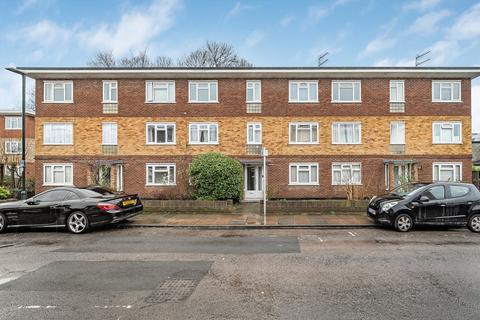 Chelsea Close, Hampton TW12