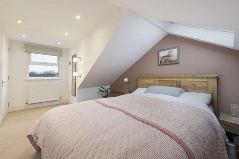 3 bedroom flat for sale, Squires Lane, LONDON N3