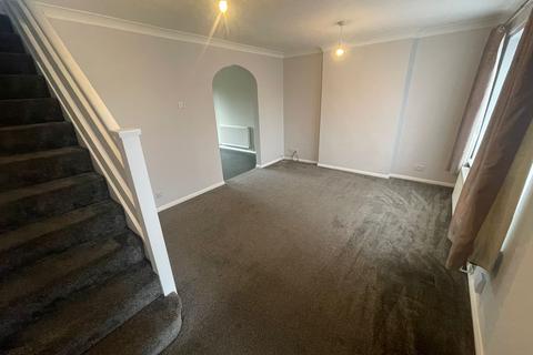 3 bedroom semi-detached house to rent, Fountains Road, Ipswich IP2