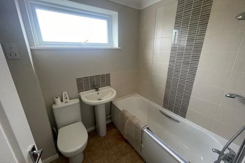 3 bedroom semi-detached house to rent, Fountains Road, Ipswich IP2