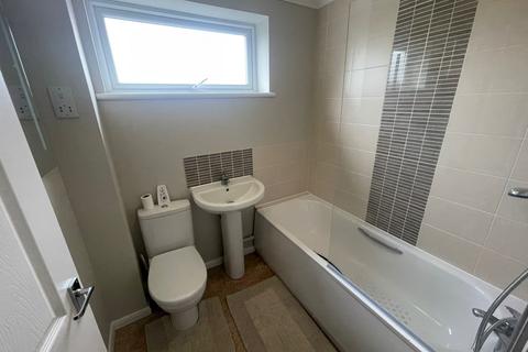 3 bedroom semi-detached house to rent, Fountains Road, Ipswich IP2