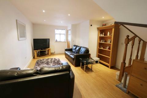 undefined, Pangbourne, Berkshire - Walk to shops, amenities and train station to London & Oxford