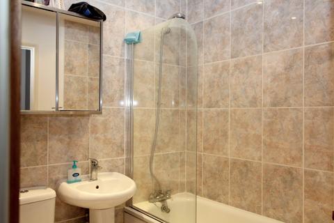 undefined, Pangbourne, Berkshire - Walk to shops, amenities and train station to London & Oxford
