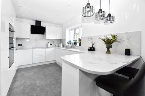 3 bedroom bungalow for sale, Rydal Drive, Bexleyheath, DA7