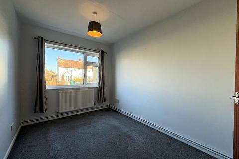 2 bedroom maisonette to rent, Feltham Road, Ashford, Middlesex, TW15