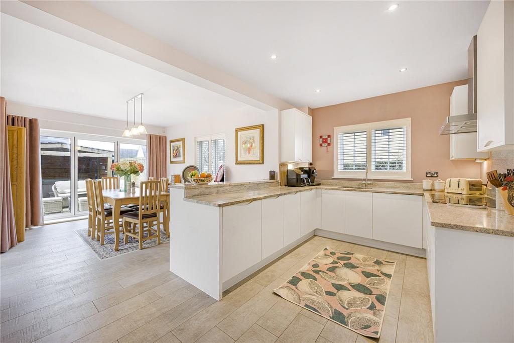 Kitchen/ Dining Room