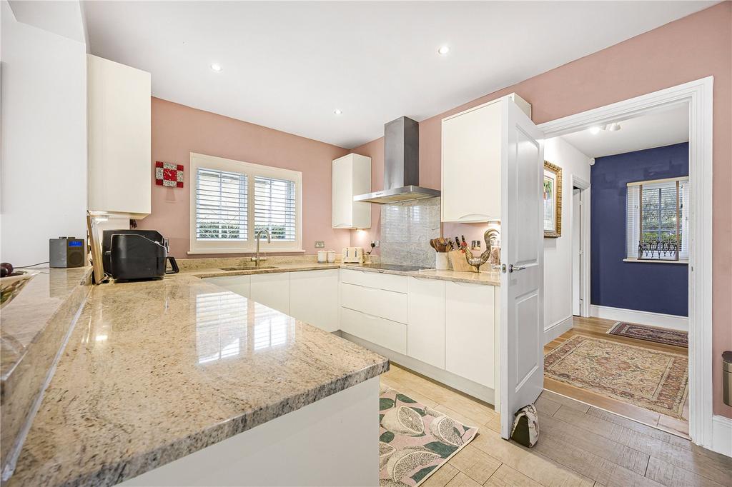 Kitchen/ Dining Room