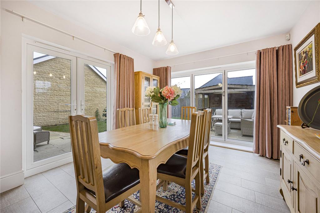 Kitchen/ Dining Room