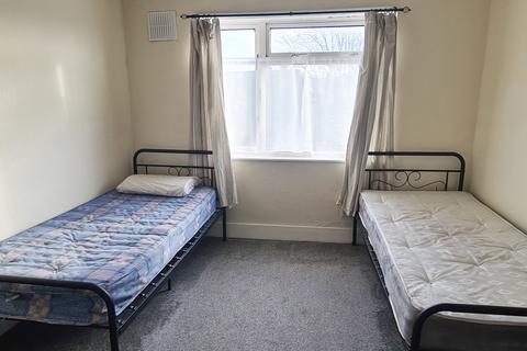 4 bedroom terraced house to rent, 26 Jarrow Road, Chadwell Heath, Essex, RM6 5RH, UK