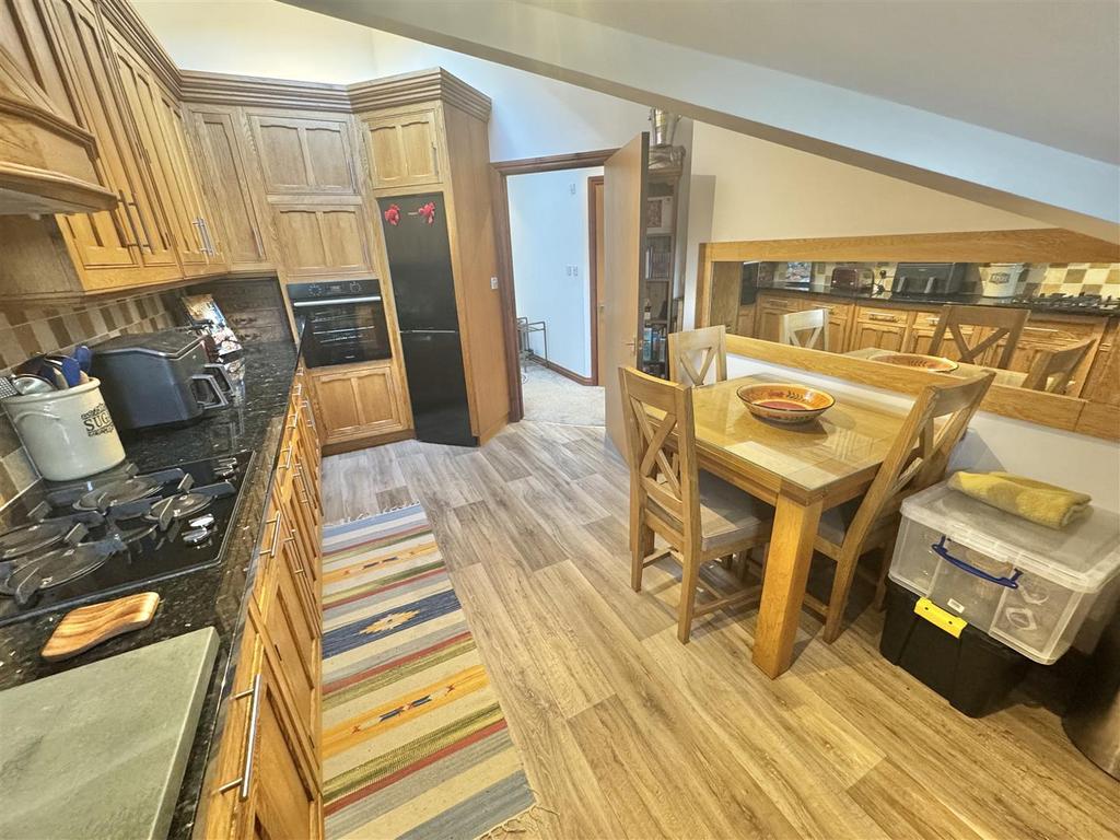 Kitchen 1.jpeg