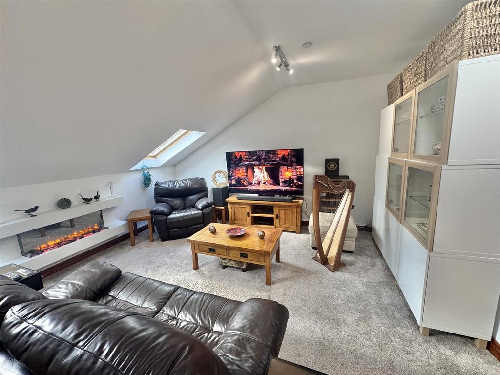 Living room 2.jpeg