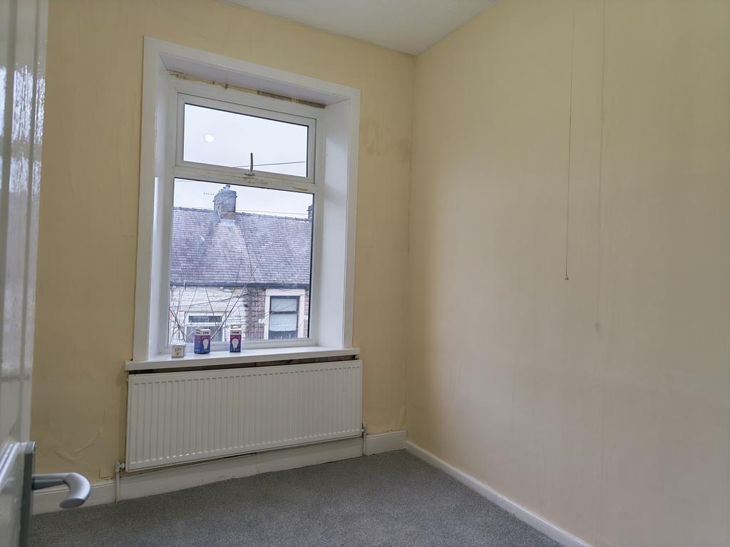 BB11 3 LF 100 Dall Street Burnley Bedroom2 01...